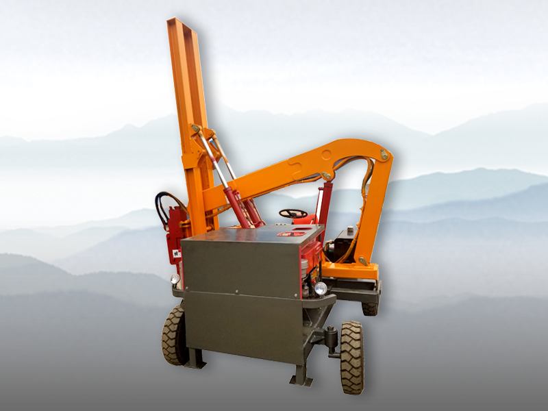 自製底（dǐ）盤小（xiǎo）型護欄打樁機