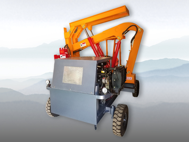 自製底盤小型護欄（lán）打樁機