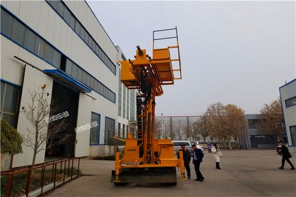 HR-5履帶式深基（jī）坑錨固鑽機