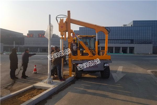 91网站機械護欄打樁機徐州新沂施（shī）工現場