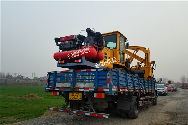 宏（hóng）潤機械高速護欄打樁（zhuāng）機發往雲南普洱途中