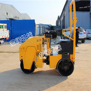 小（xiǎo）型振動壓路機