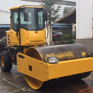 單（dān）鋼輪振動壓路機