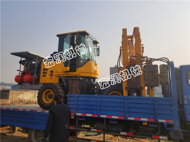 91网站機械護欄打（dǎ）拔鑽一（yī）體機發往山東棗莊