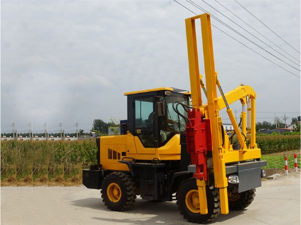 廠家直銷(xiāo)鄉村道路護欄打樁機