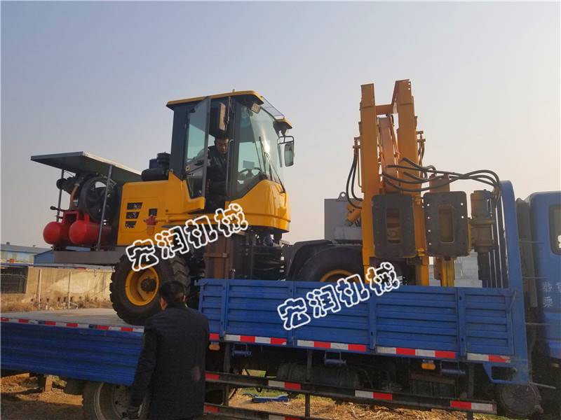 91网站機械護欄(lán)打樁(zhuāng)機發(fā)往(wǎng)湖南新邵縣