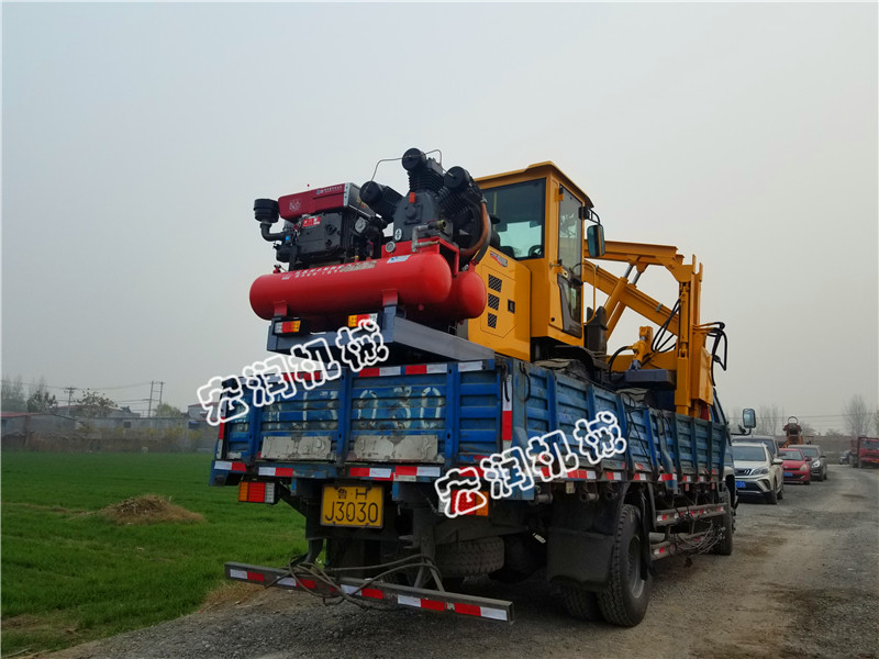 91网站機(jī)械護欄打樁機發往湖南新邵縣