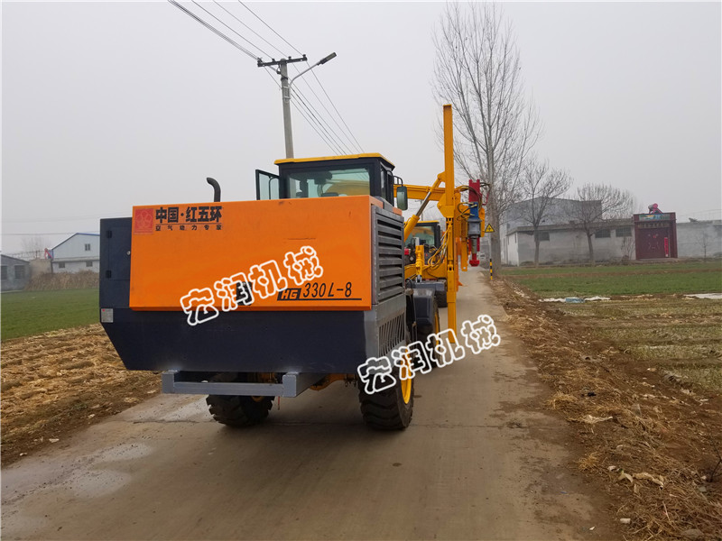 高速公路（lù）護欄鑽孔機