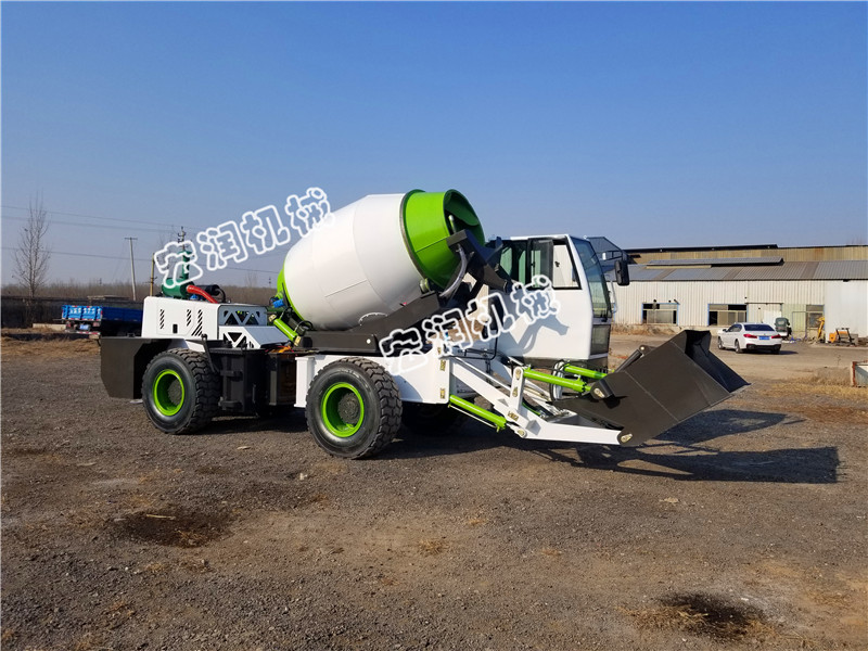 鉸接式（shì）混（hún）泥土（tǔ）攪拌車