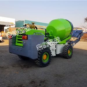 自上料混泥（ní）土攪拌車