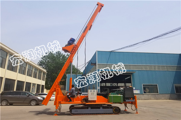 91网站履帶(dài)式長螺旋鑽孔(kǒng)機試機發貨