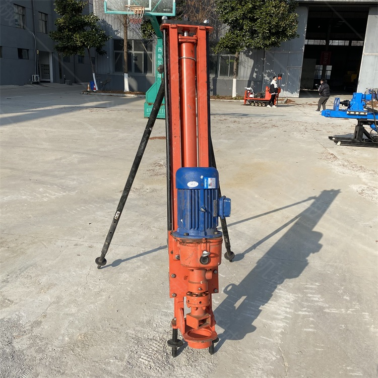 使用潛孔鑽機前的準備工作（zuò）有哪些？